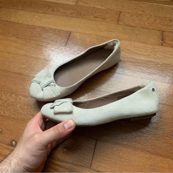 Womens Ugg Flats - Picture 3 of 9